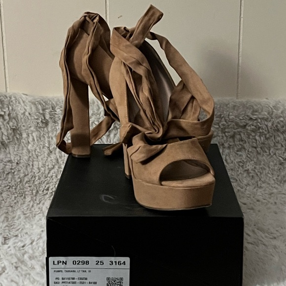 Shoe Dazzle Tan Platform Sandals with Ankle Wrap - Picture 1 of 3